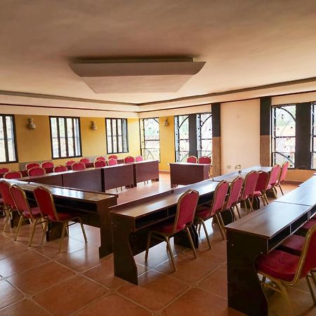 Hendo Hotel Entebbe Esterno foto