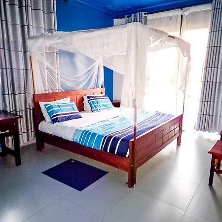 Hendo Hotel Entebbe Esterno foto