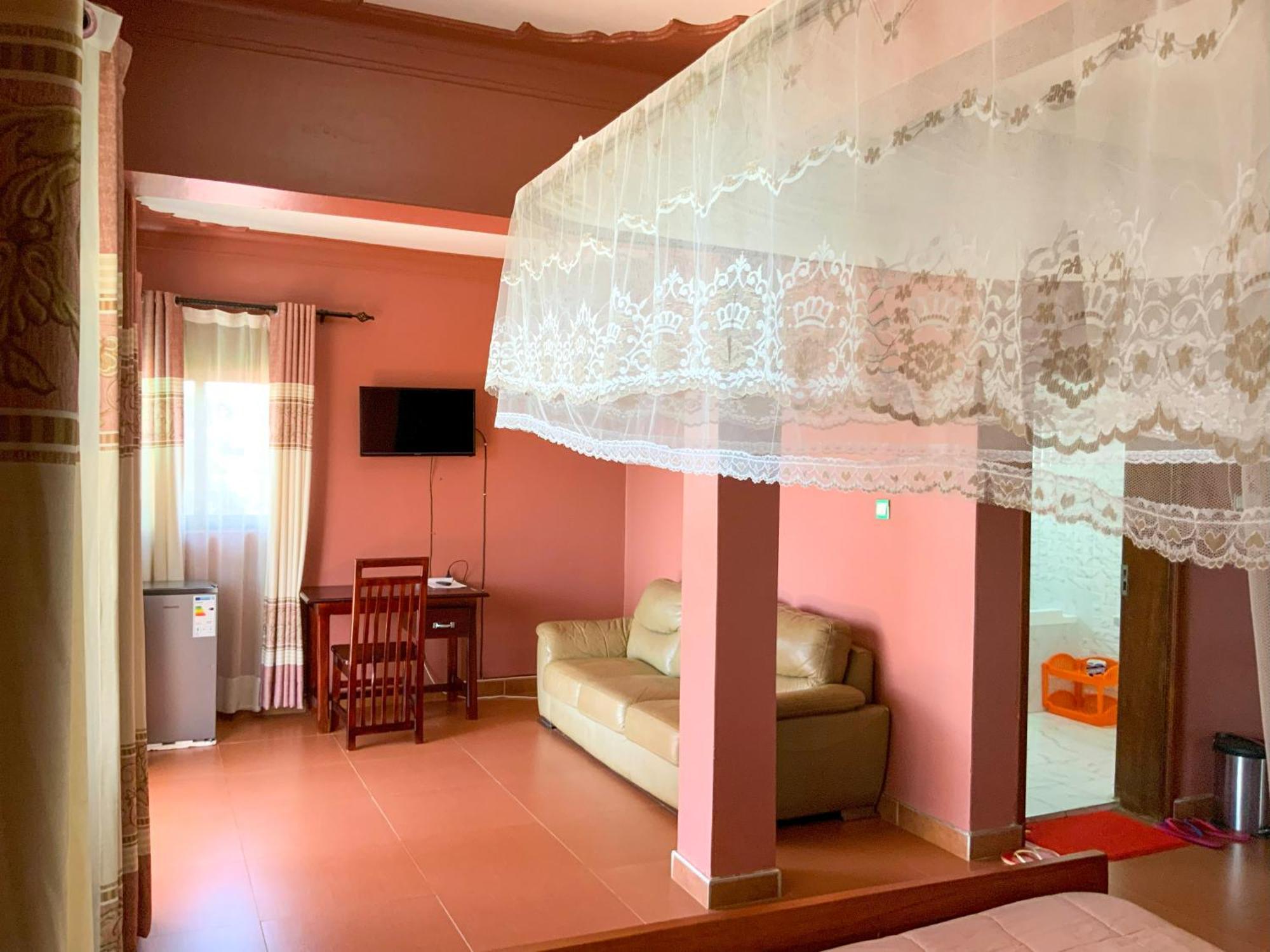 Hendo Hotel Entebbe Esterno foto