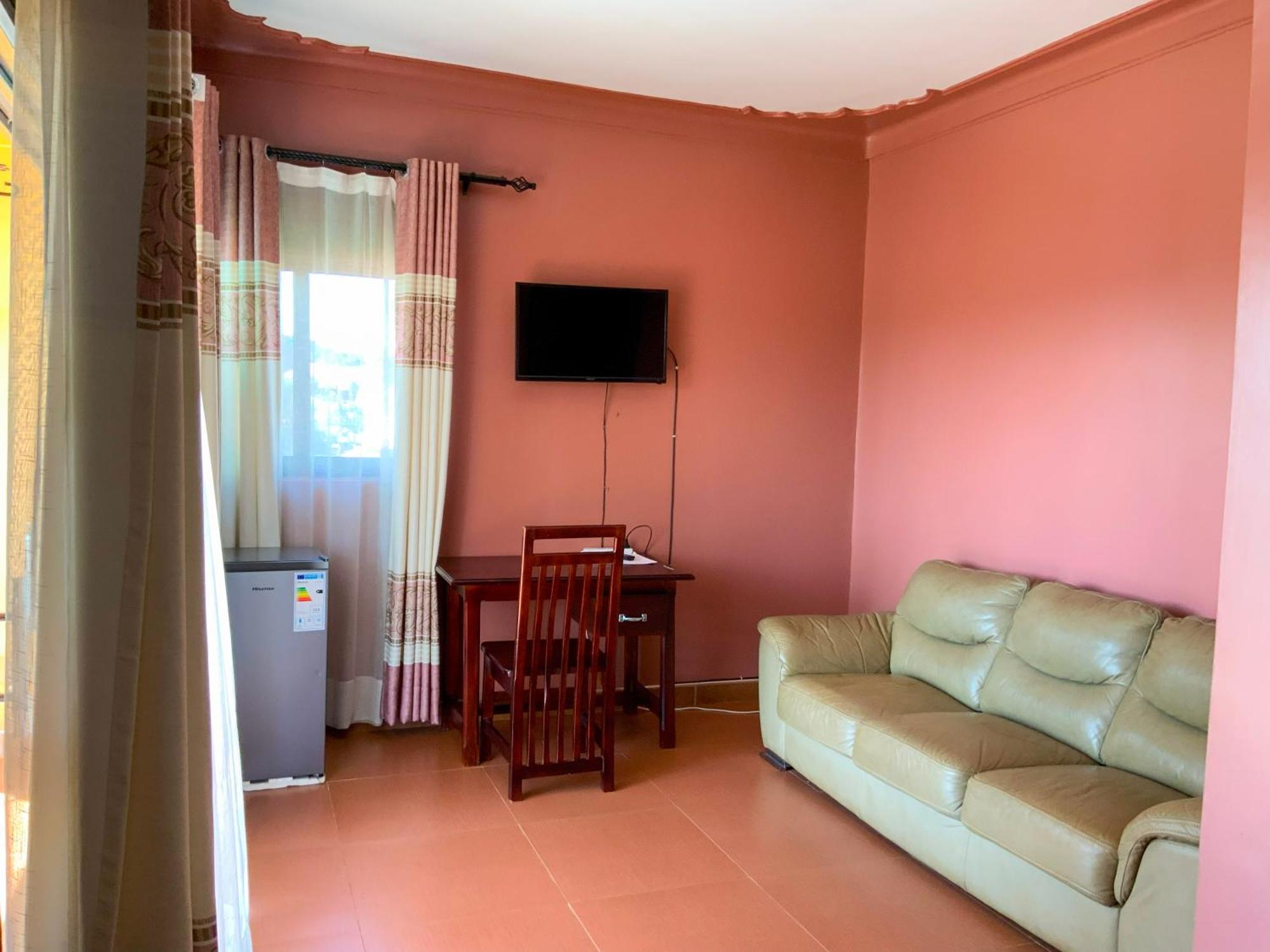 Hendo Hotel Entebbe Esterno foto