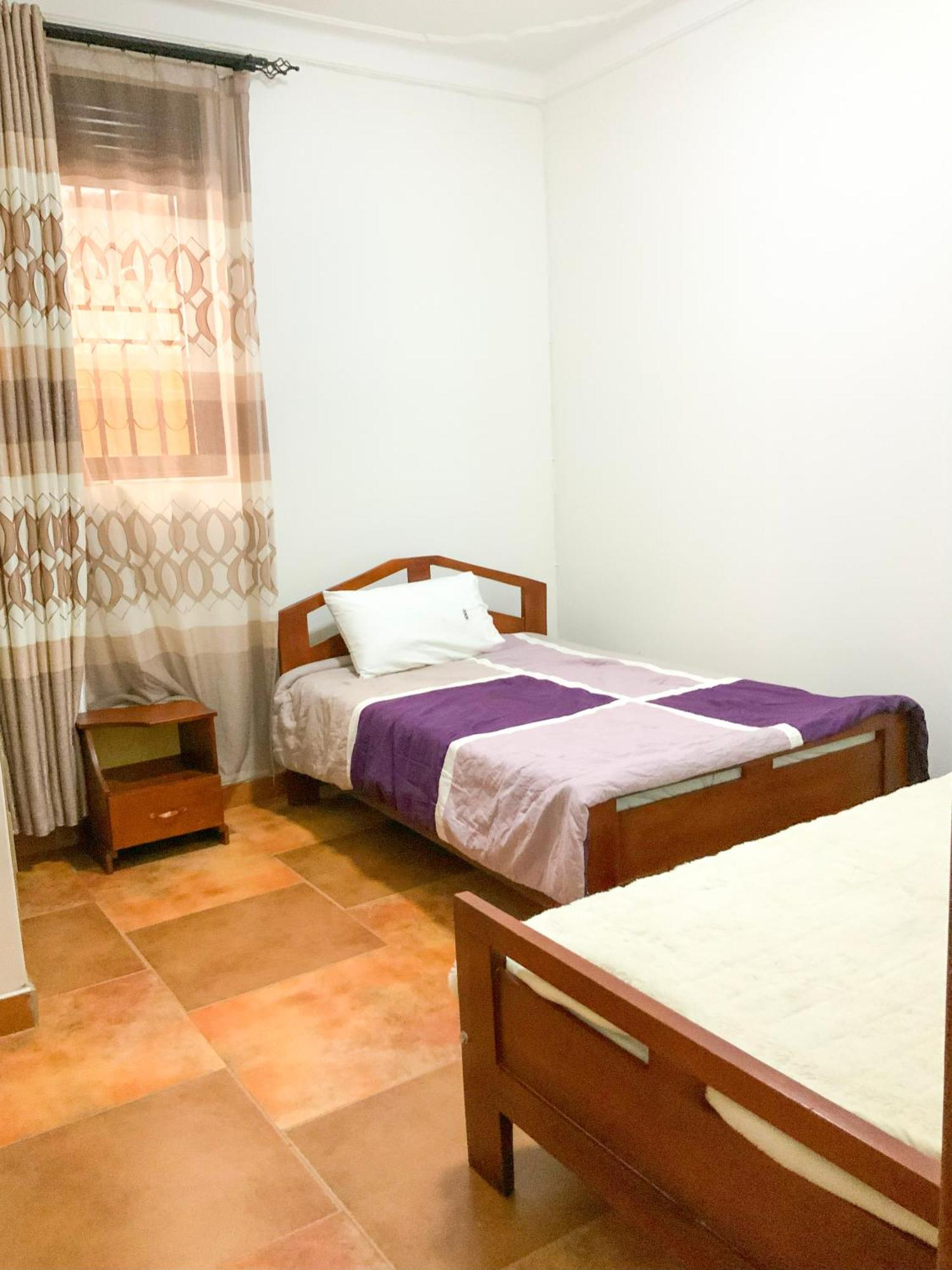 Hendo Hotel Entebbe Esterno foto