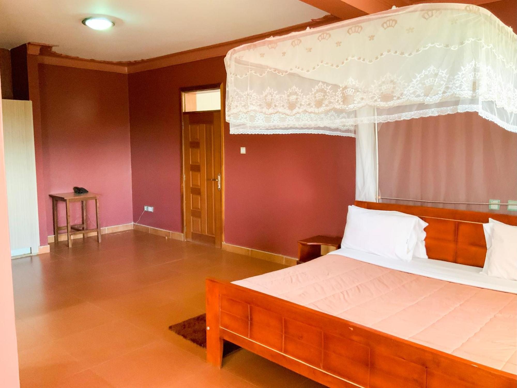 Hendo Hotel Entebbe Esterno foto