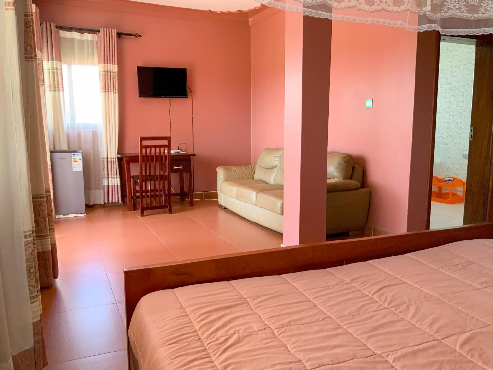 Hendo Hotel Entebbe Esterno foto