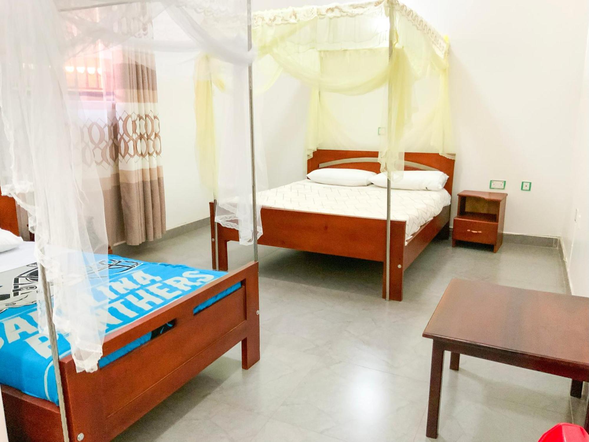 Hendo Hotel Entebbe Esterno foto