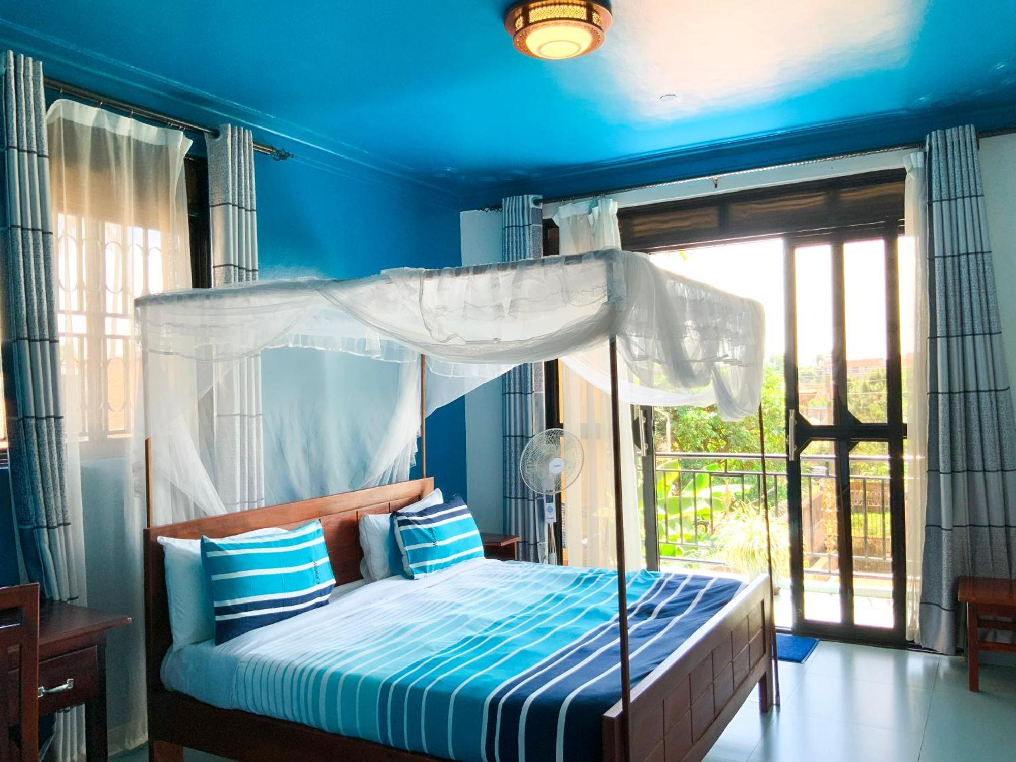 Hendo Hotel Entebbe Esterno foto