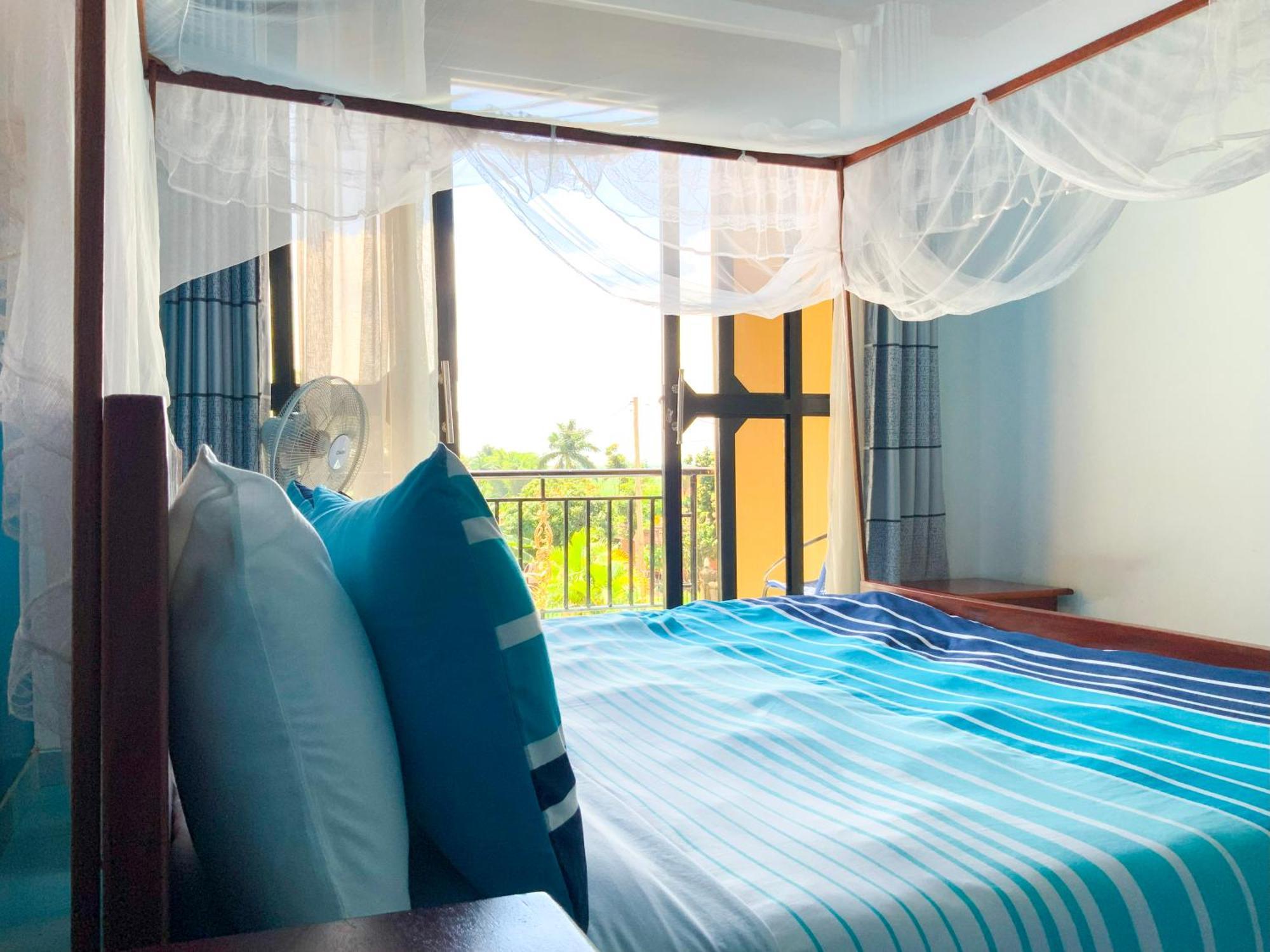 Hendo Hotel Entebbe Esterno foto