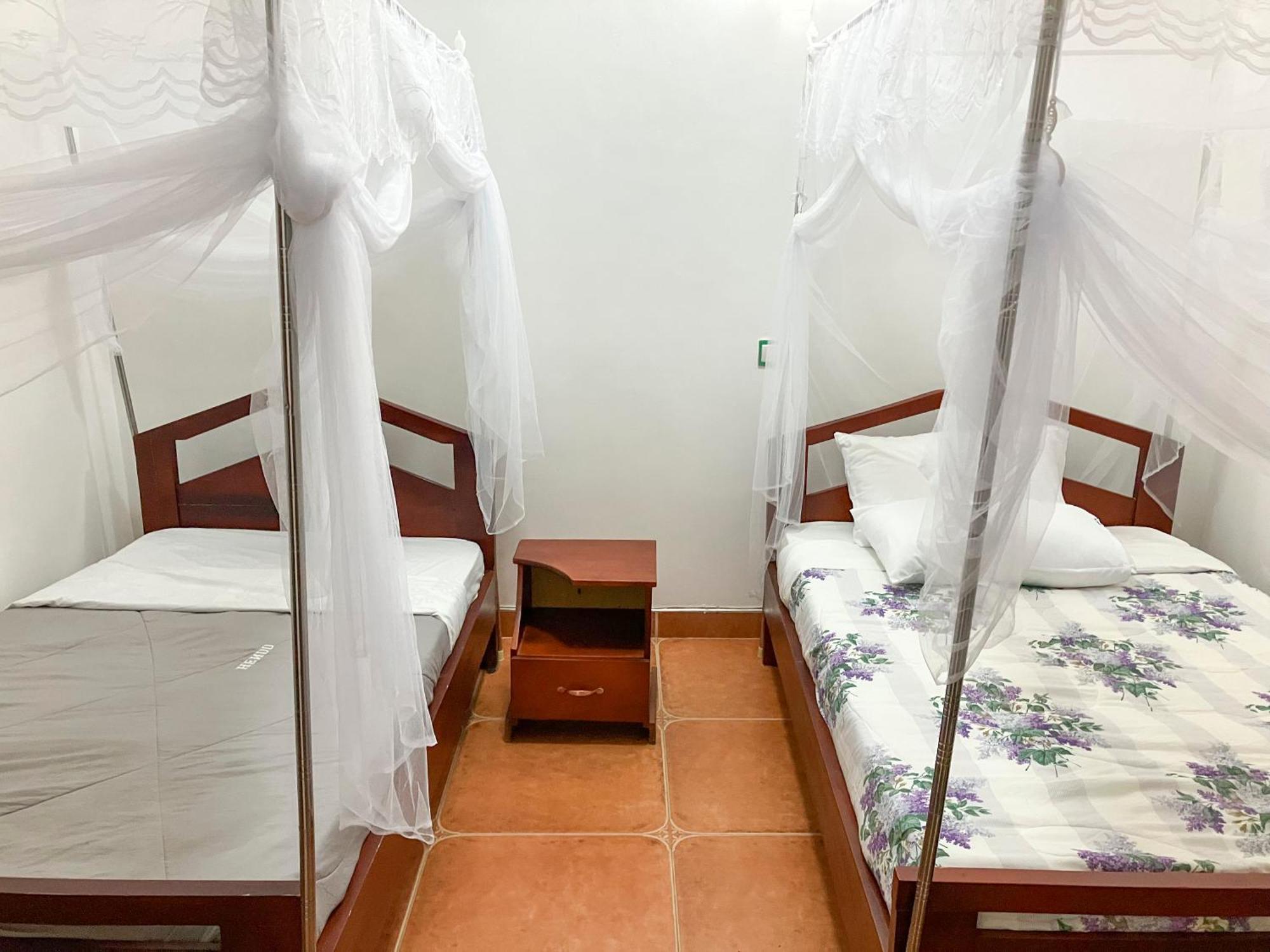 Hendo Hotel Entebbe Esterno foto