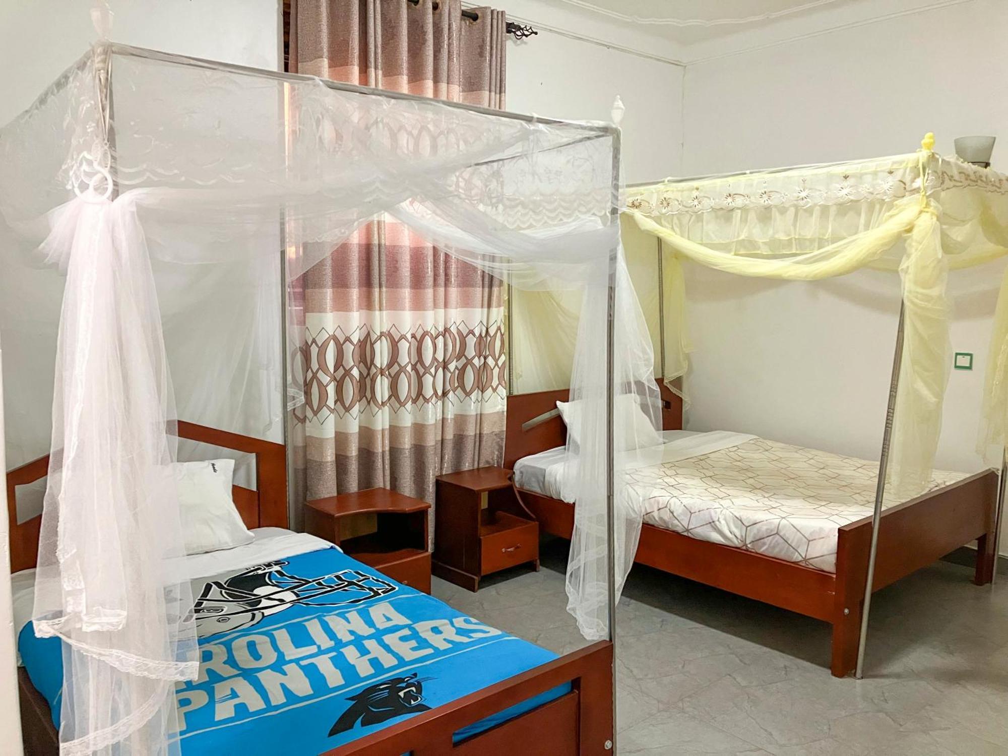 Hendo Hotel Entebbe Esterno foto