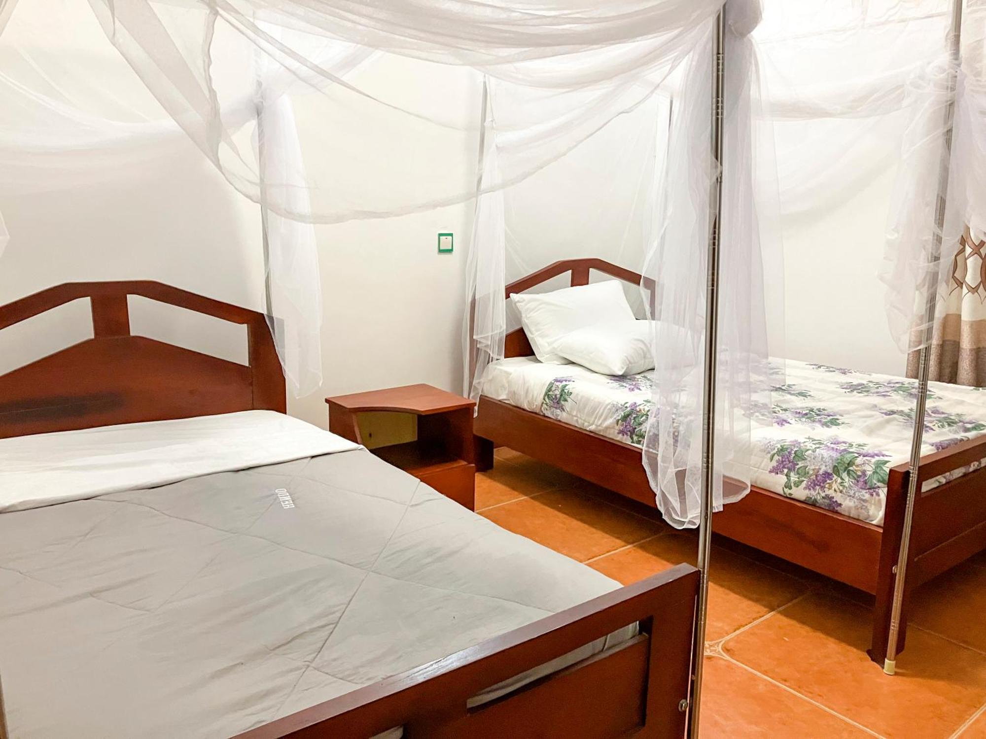 Hendo Hotel Entebbe Esterno foto