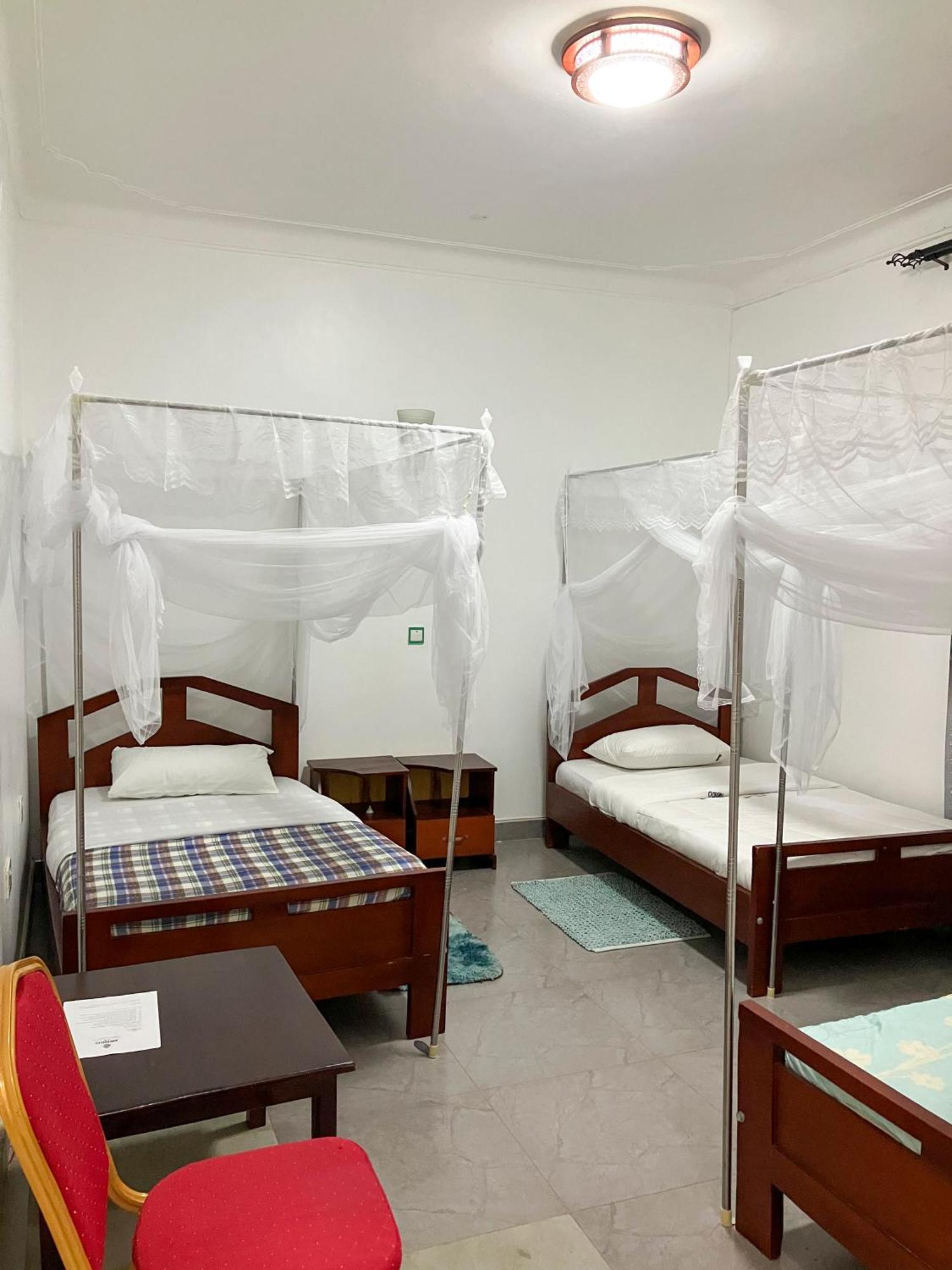 Hendo Hotel Entebbe Esterno foto