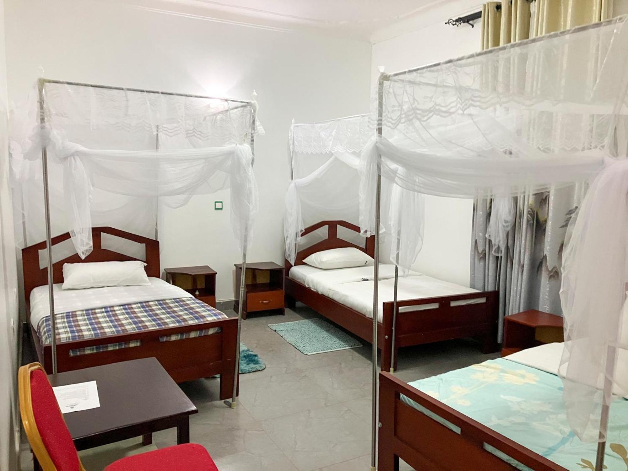 Hendo Hotel Entebbe Esterno foto