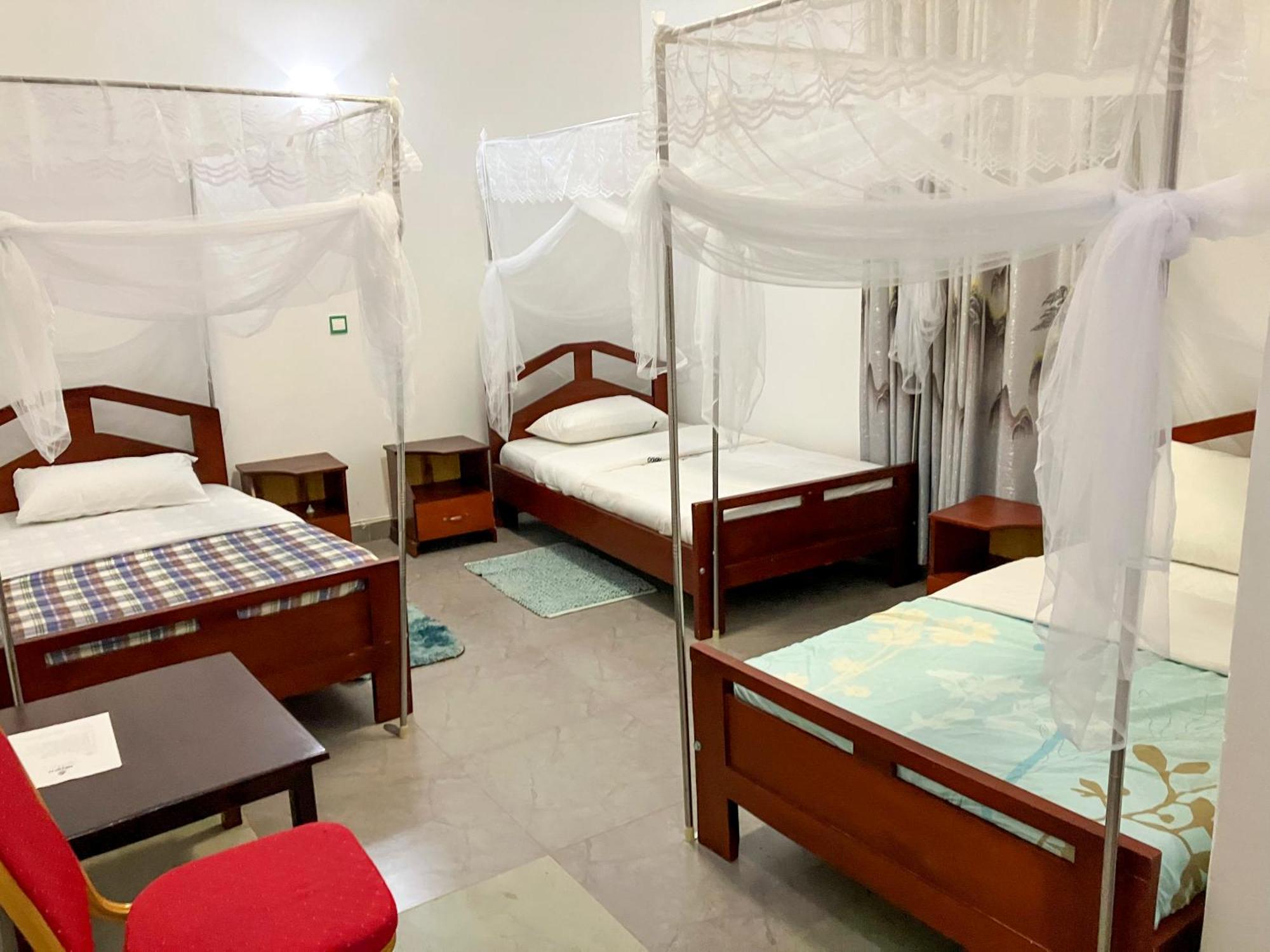Hendo Hotel Entebbe Esterno foto