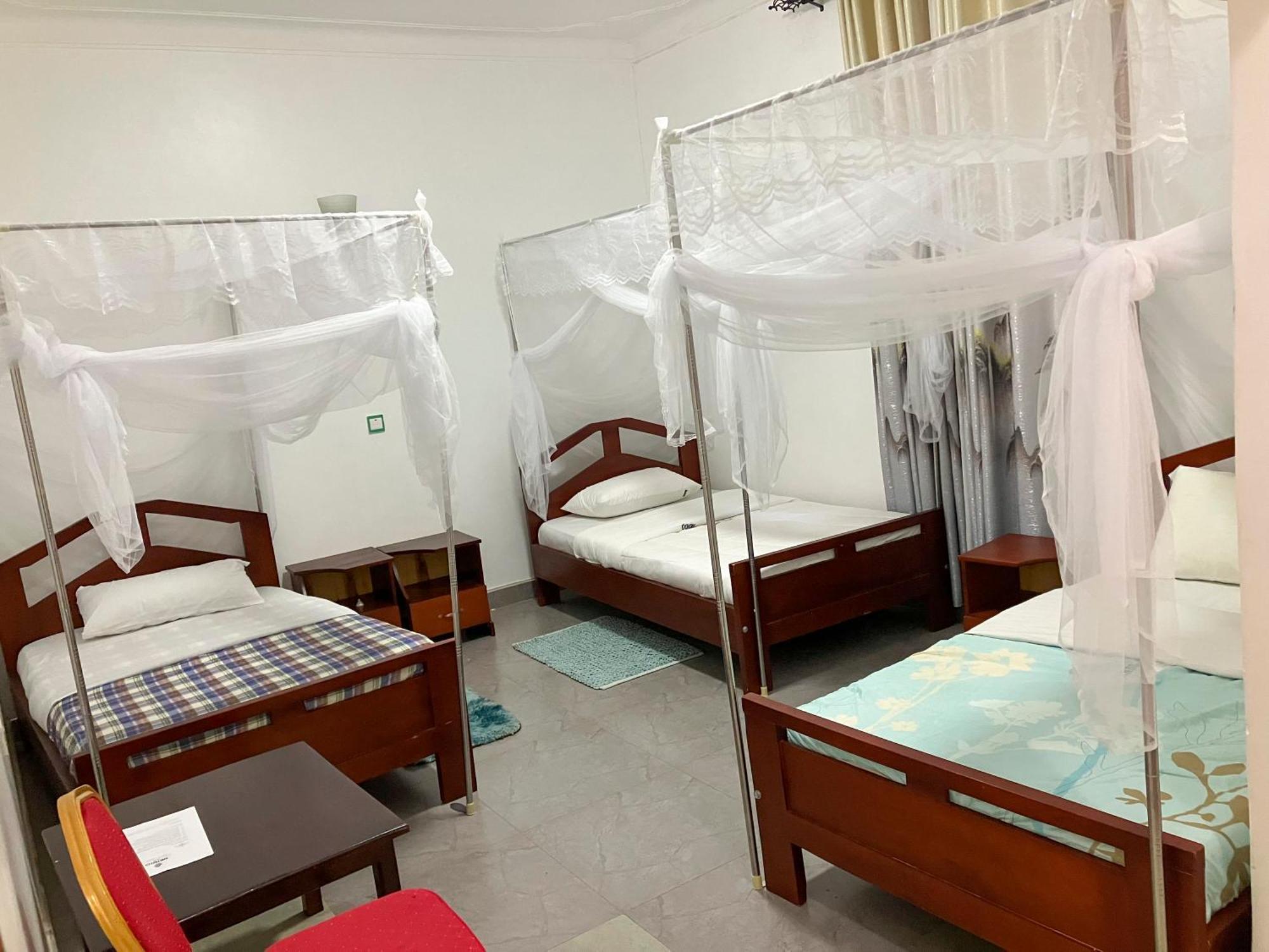 Hendo Hotel Entebbe Esterno foto