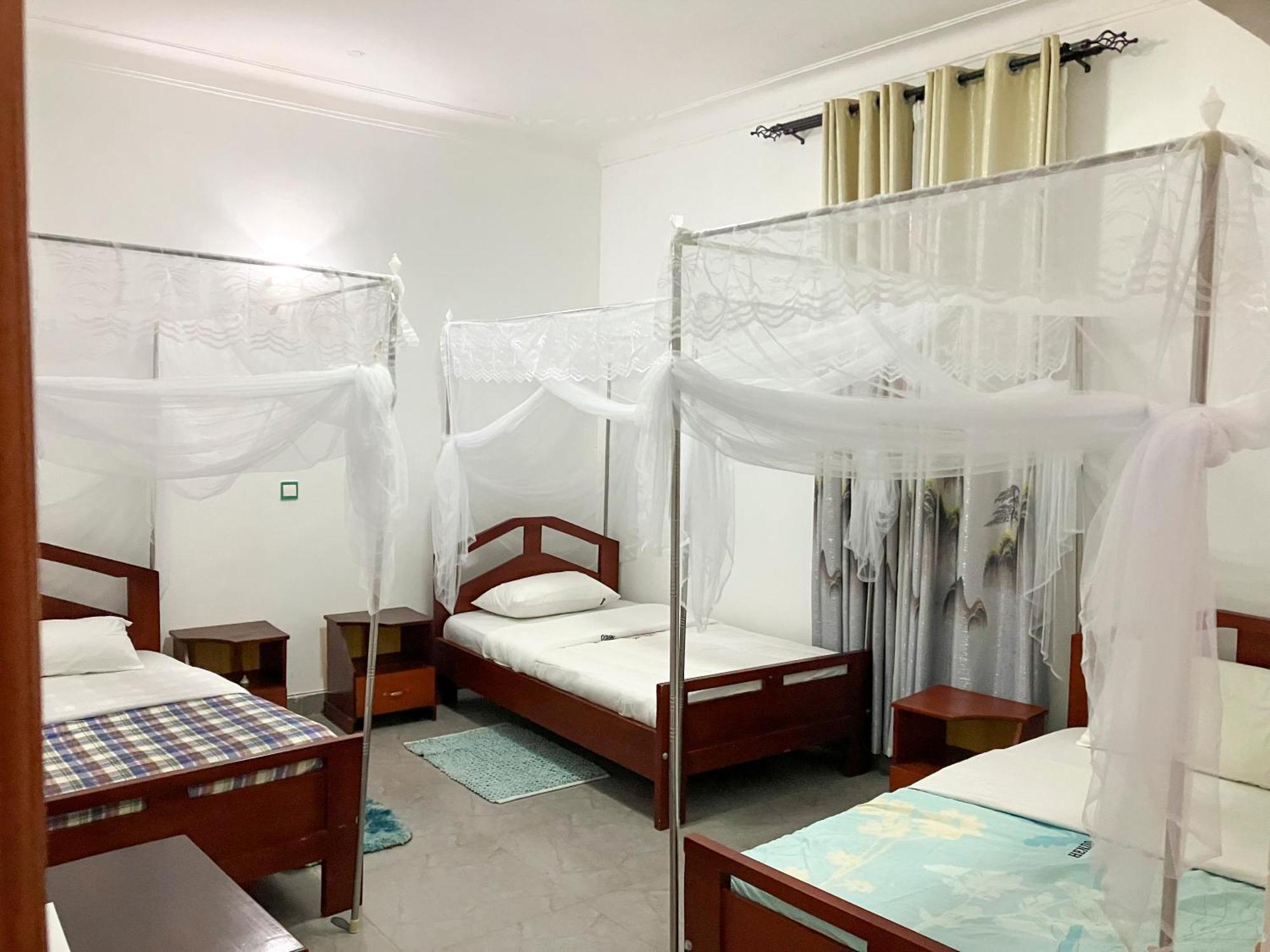 Hendo Hotel Entebbe Esterno foto