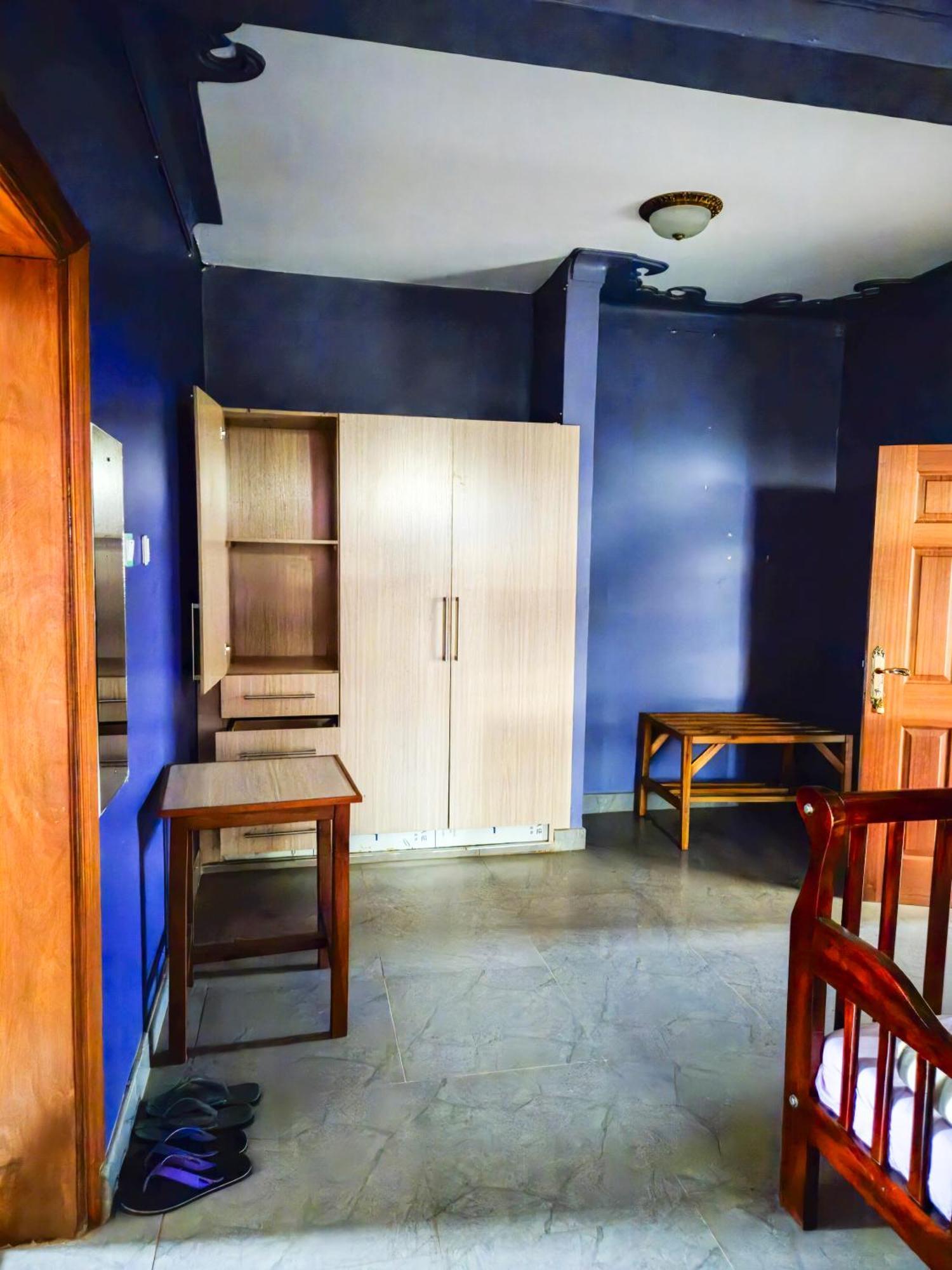 Hendo Hotel Entebbe Esterno foto