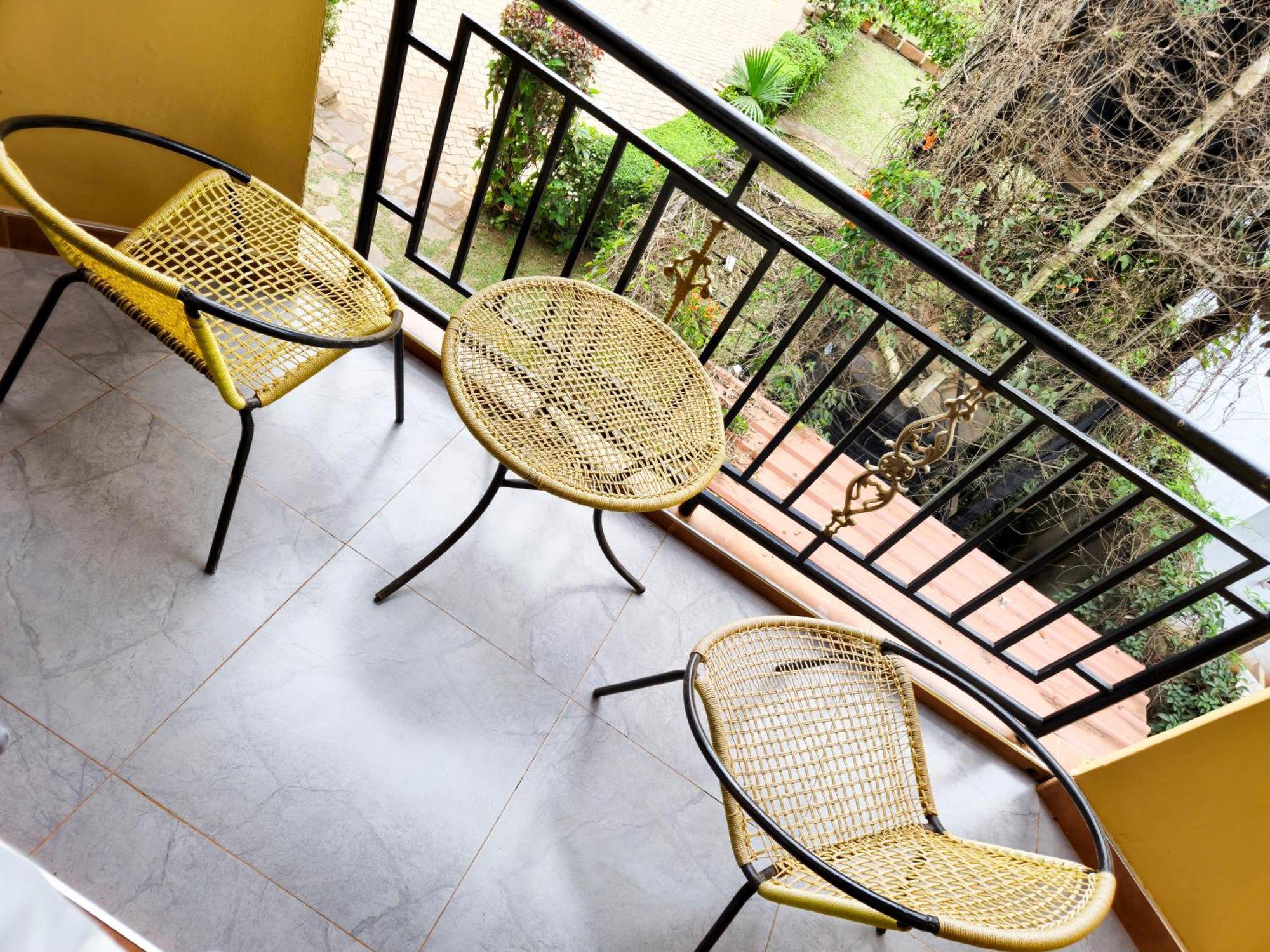 Hendo Hotel Entebbe Esterno foto