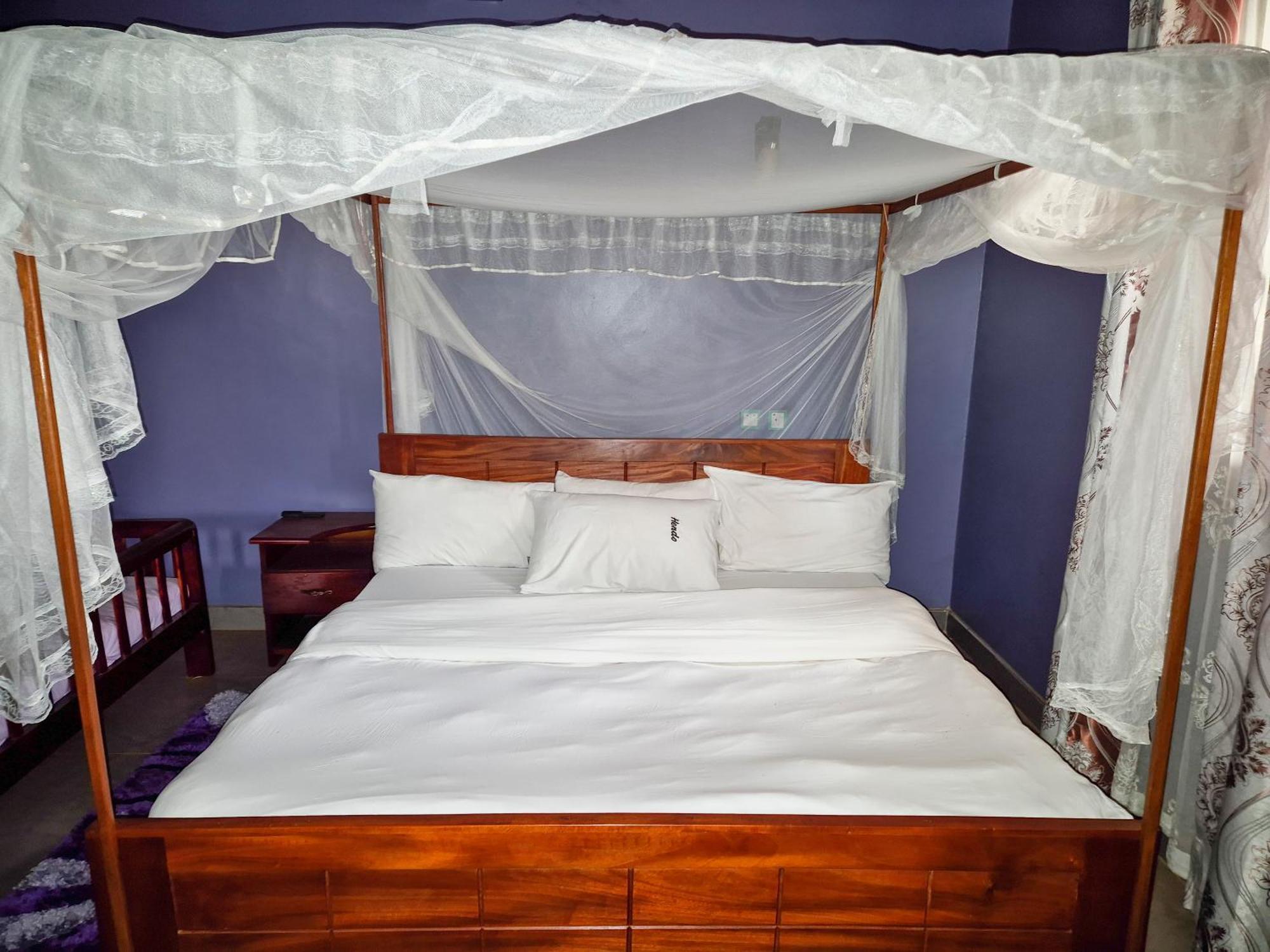 Hendo Hotel Entebbe Esterno foto